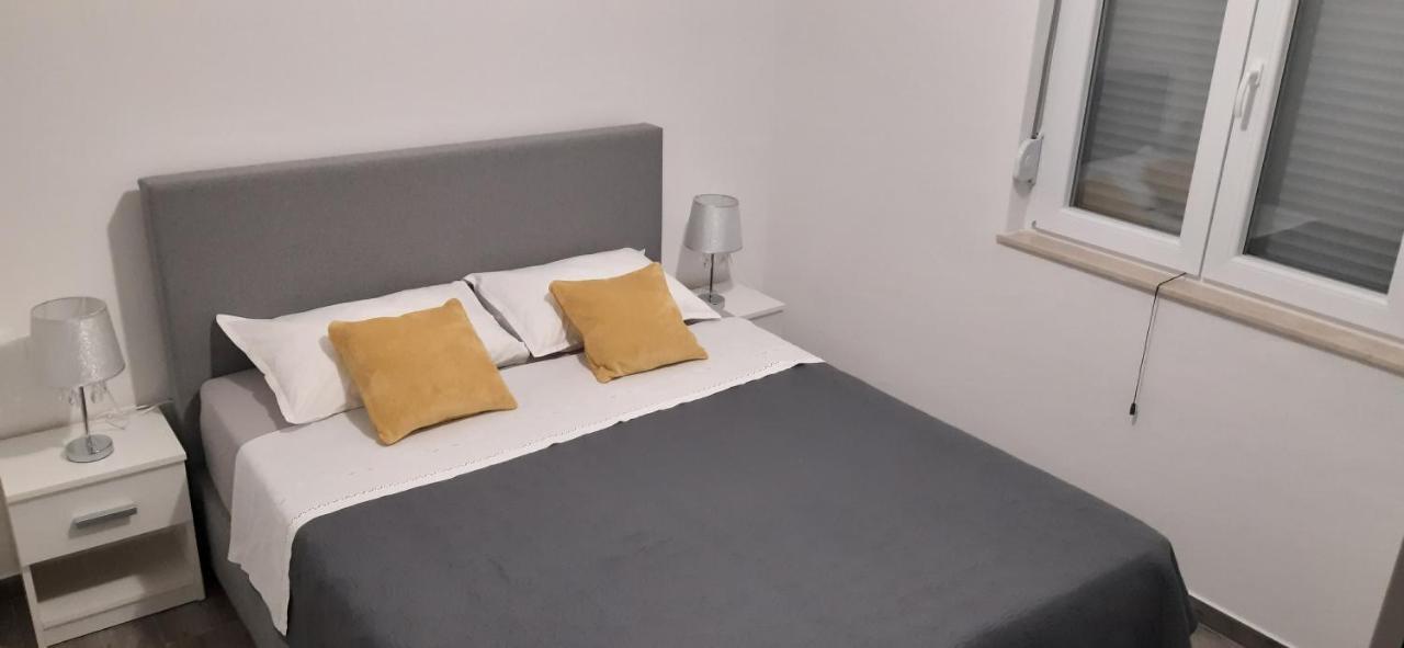 Apartmani Antea Starigrad Paklenica Buitenkant foto